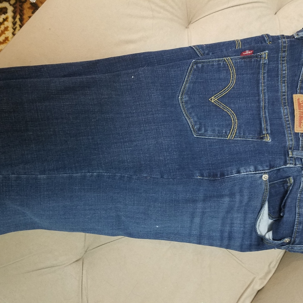 Levis